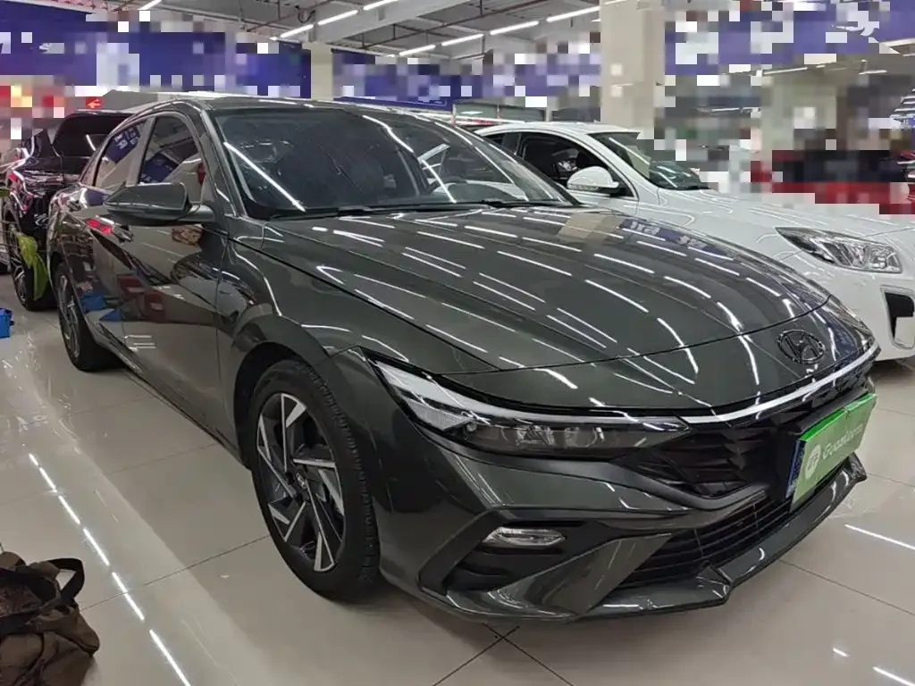 Hyundai Elantra — фото 7