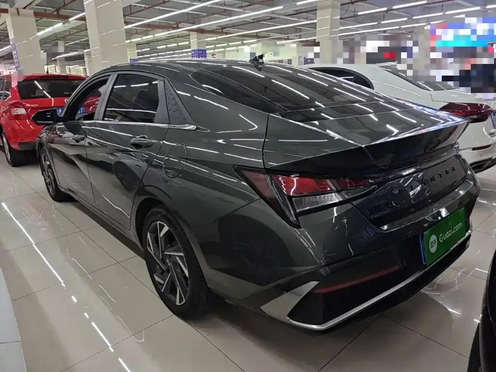 Hyundai Elantra — фото 4
