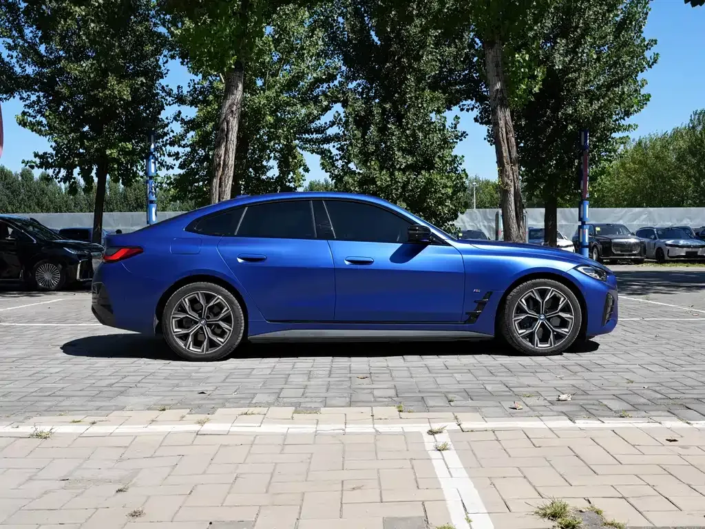 BMW i4 — фото 4