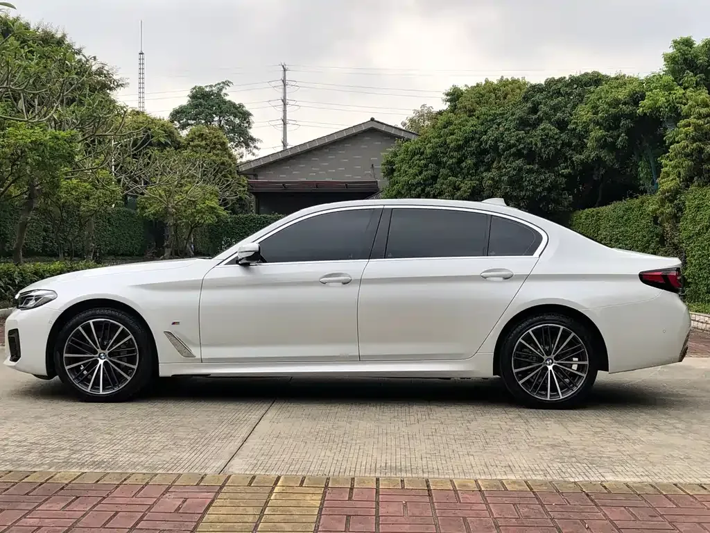 BMW 5 Series — фото 10