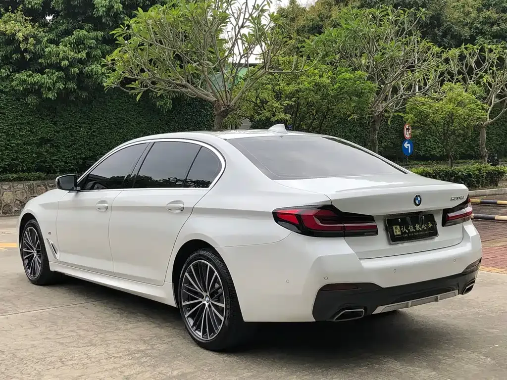 BMW 5 Series — фото 5