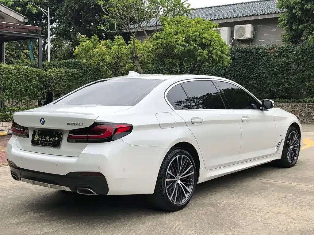 BMW 5 Series — фото 6