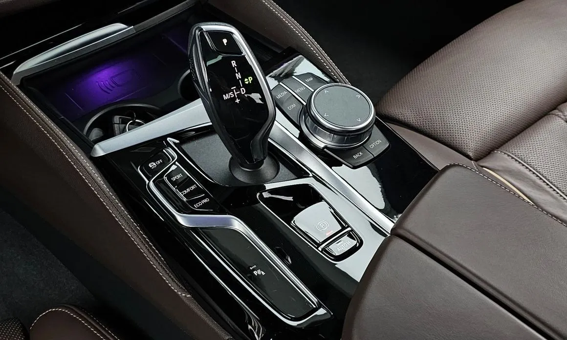 BMW 5-Series — фото 10