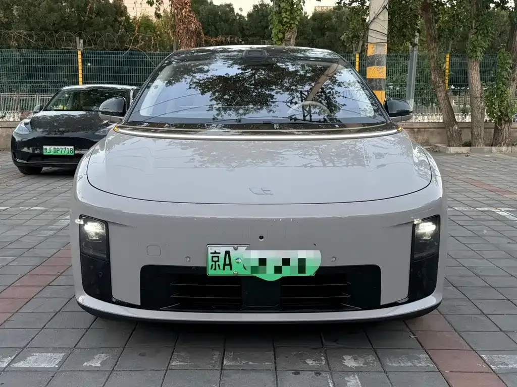 Li Auto Li i8 — фото 7