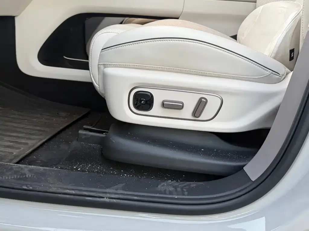 Li Auto Li i8 — фото 2