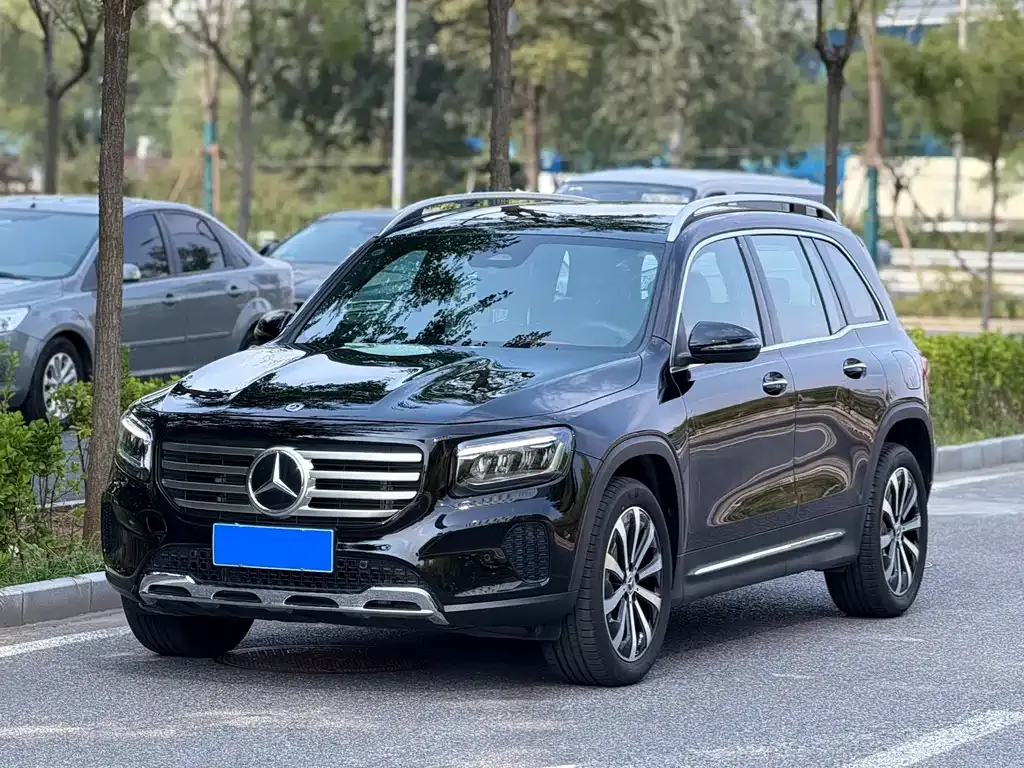 Mercedes-Benz GLB — фото 1
