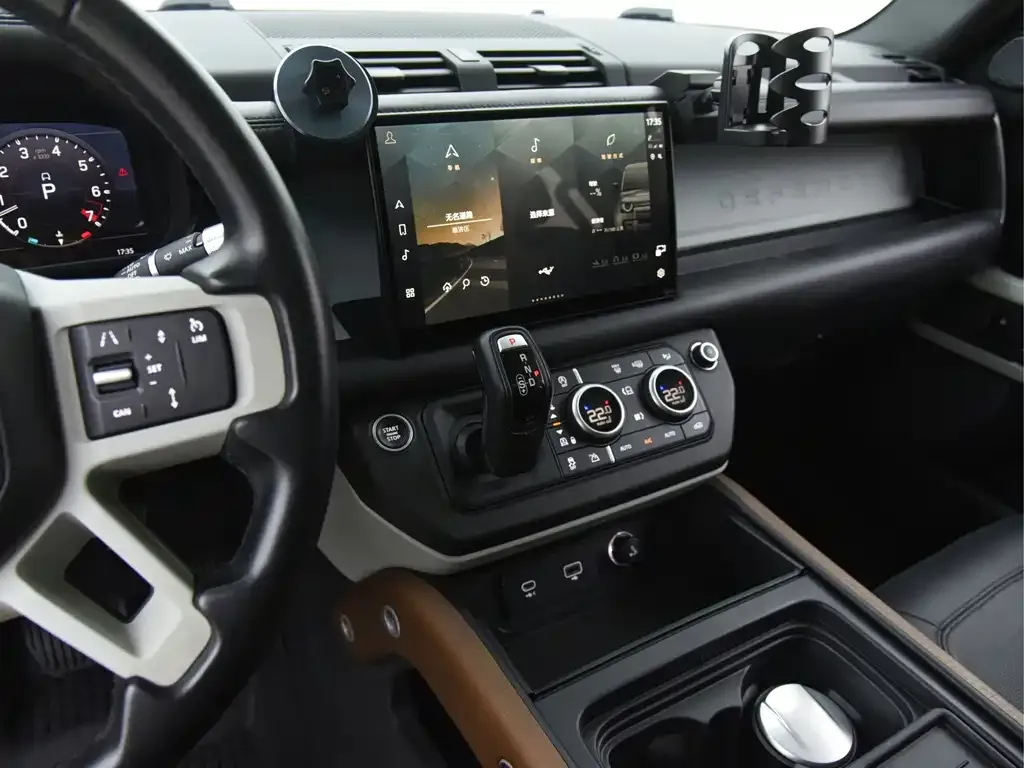 Land Rover Defender — фото 10