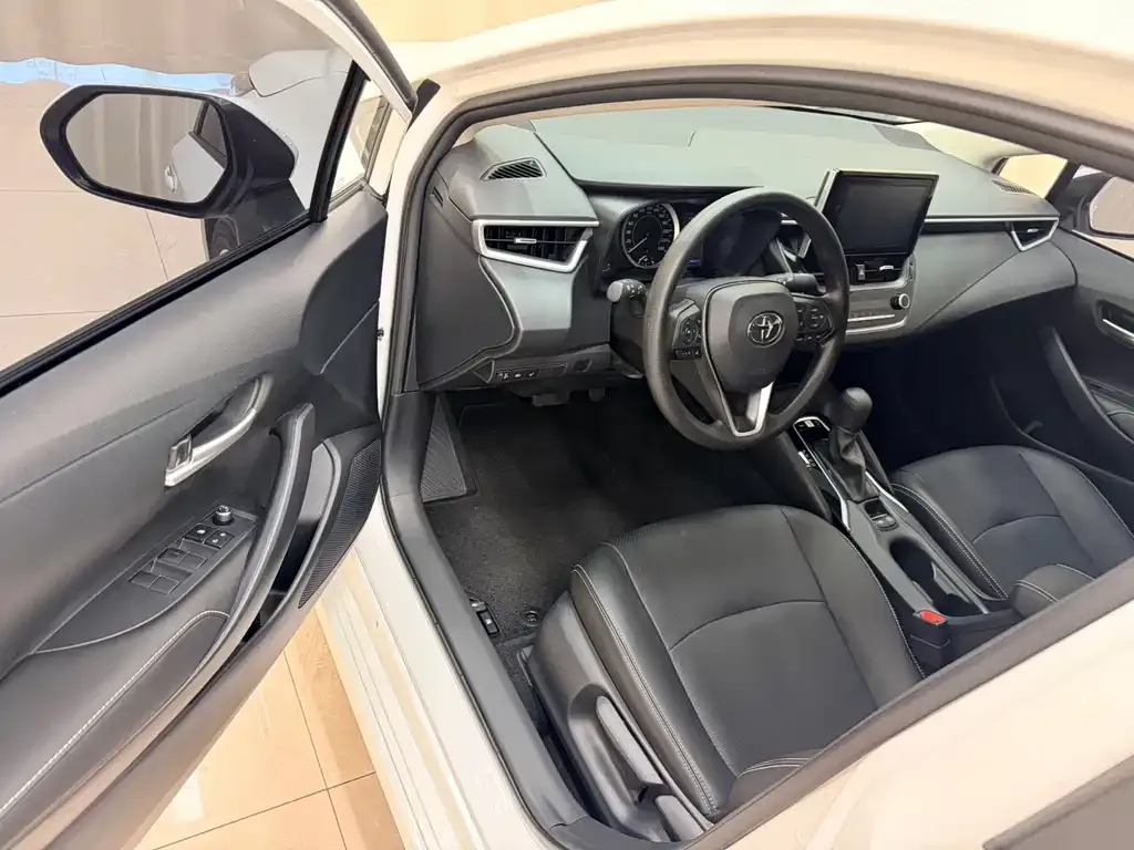 Toyota Corolla — фото 10