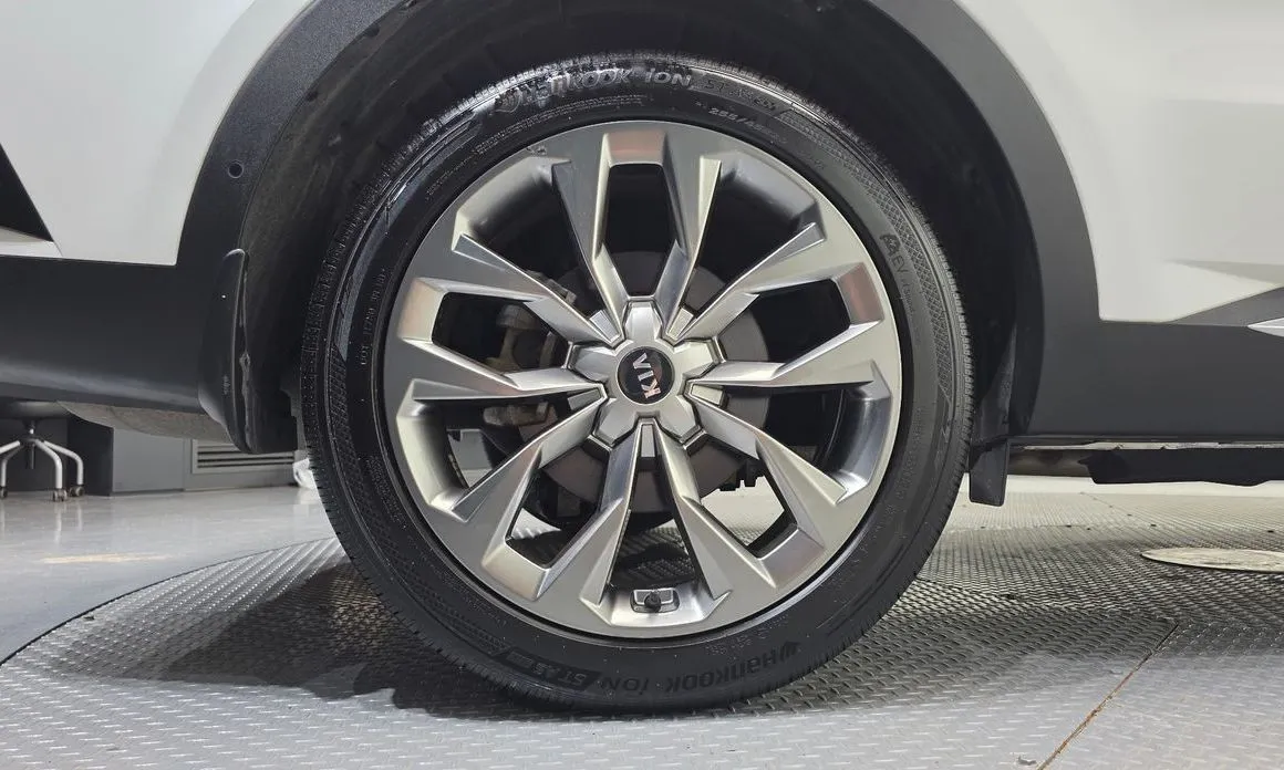 Kia Sorento — фото 9