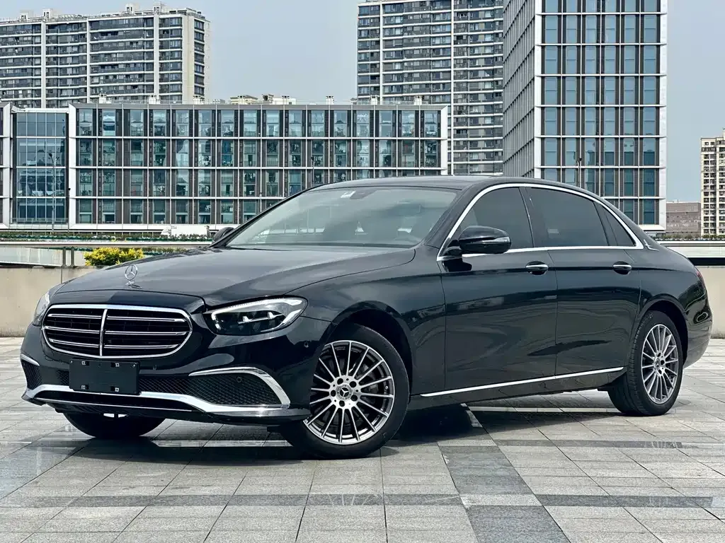 Mercedes-Benz E-Class — фото 1