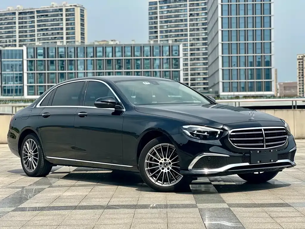 Mercedes-Benz E-Class — фото 3