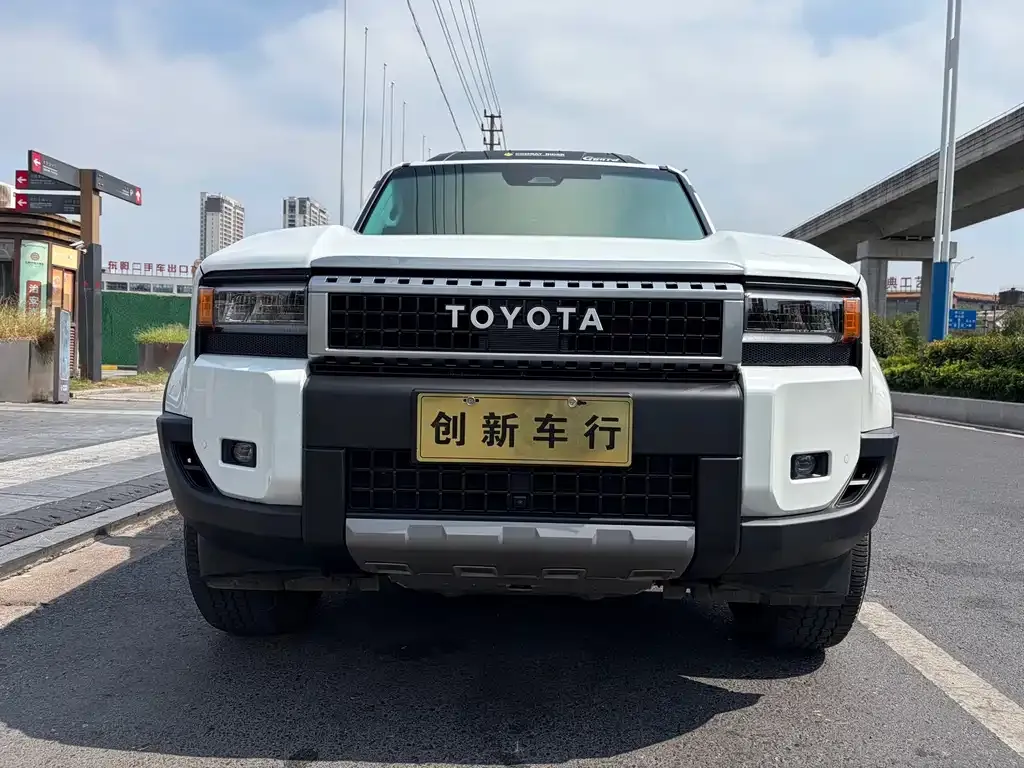 Toyota Prado — фото 1