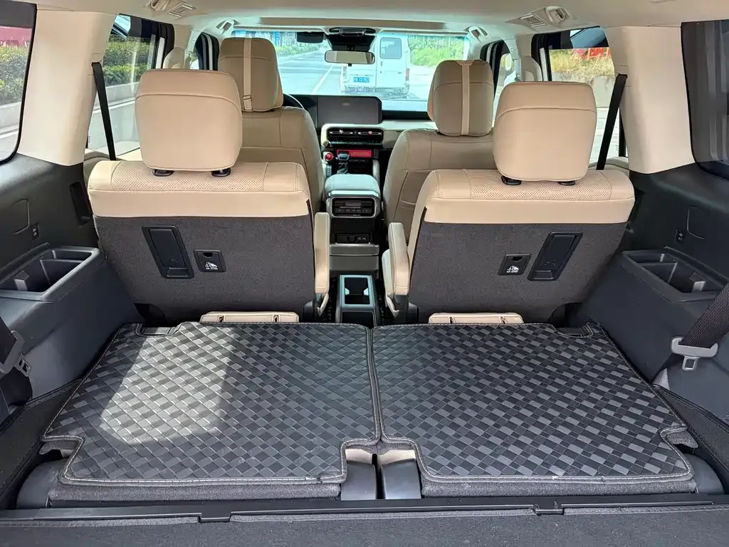 Toyota Prado — фото 9