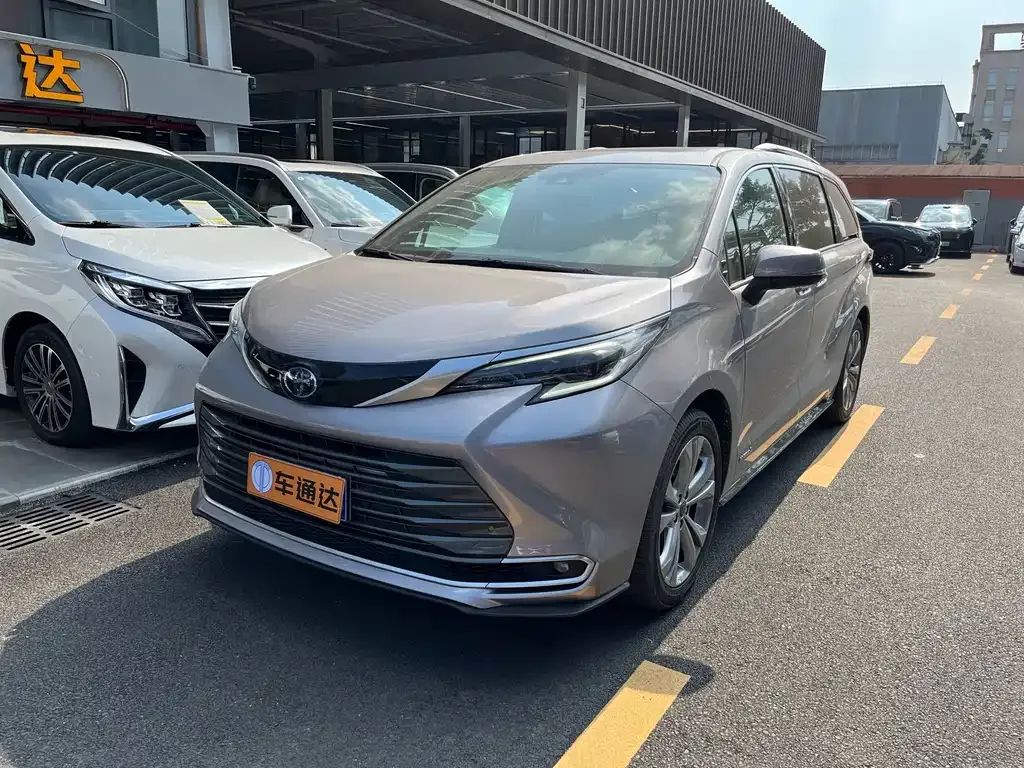 Toyota Sienna — фото 10