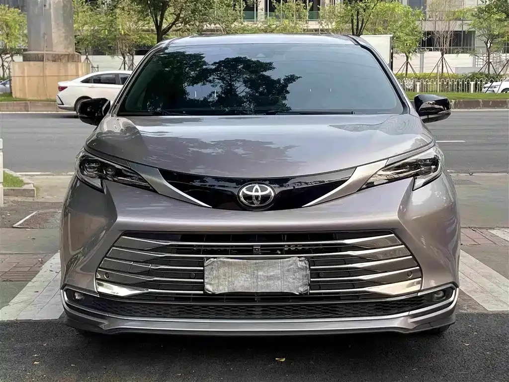 Toyota Sienna — фото 4