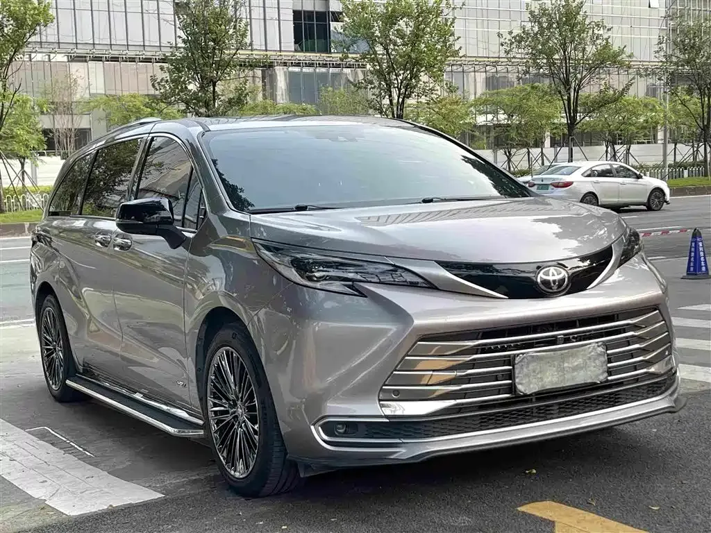 Toyota Sienna — фото 10