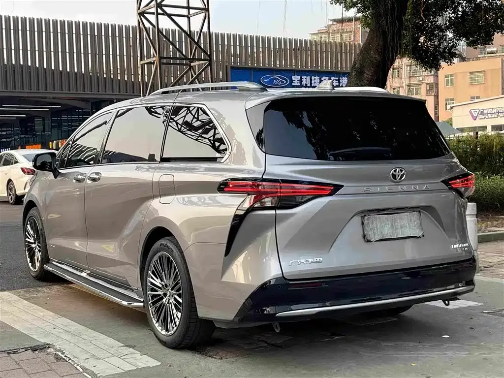 Toyota Sienna — фото 7