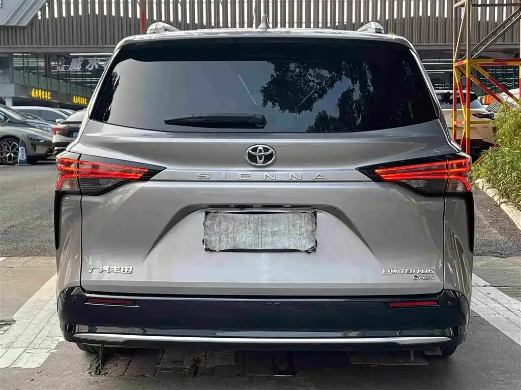 Toyota Sienna — фото 8