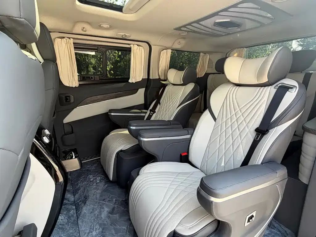 Ford Tourneo — фото 5
