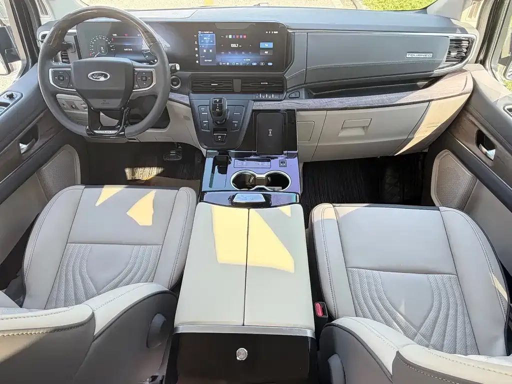 Ford Tourneo — фото 6