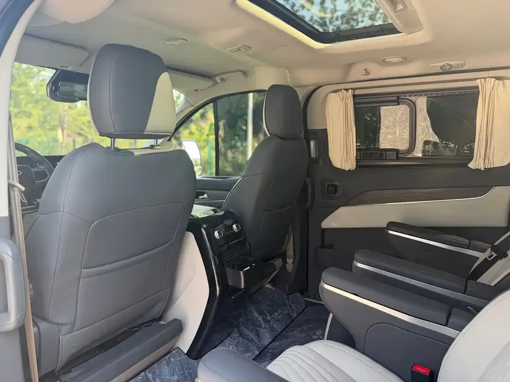Ford Tourneo — фото 9