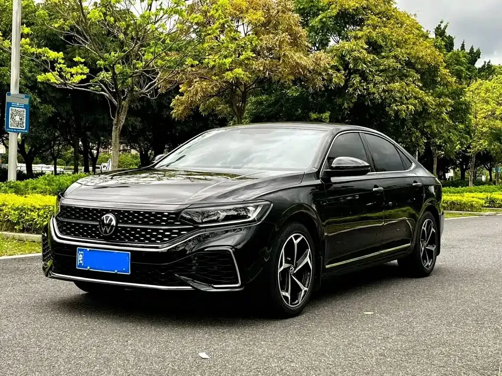 Volkswagen Passat — фото 1