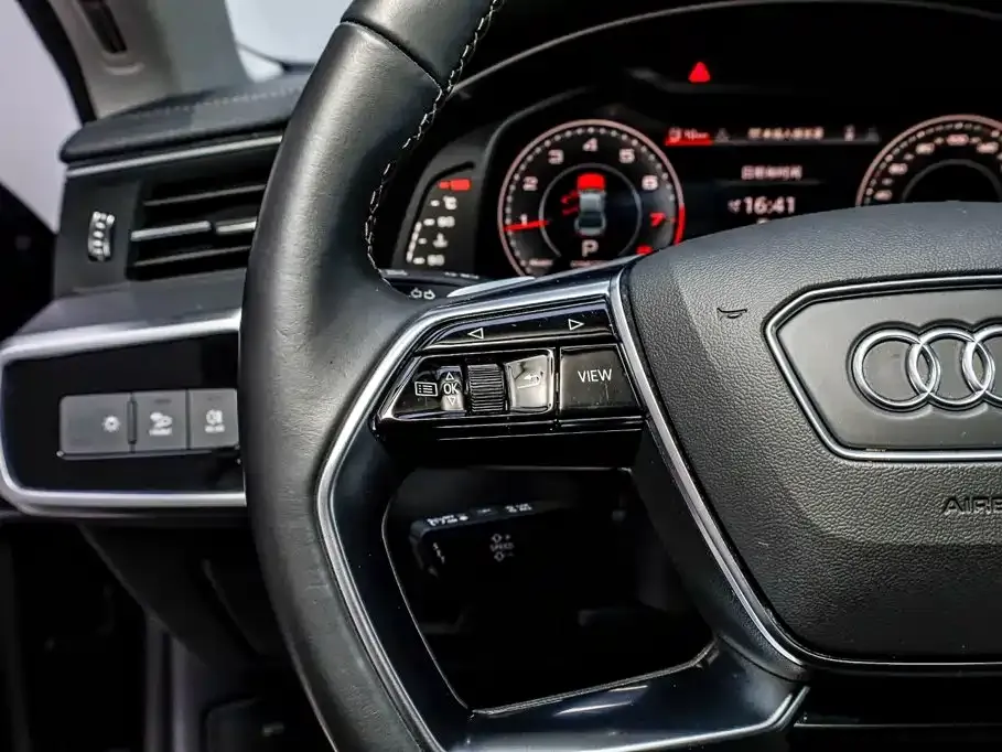 Audi A7L — фото 10