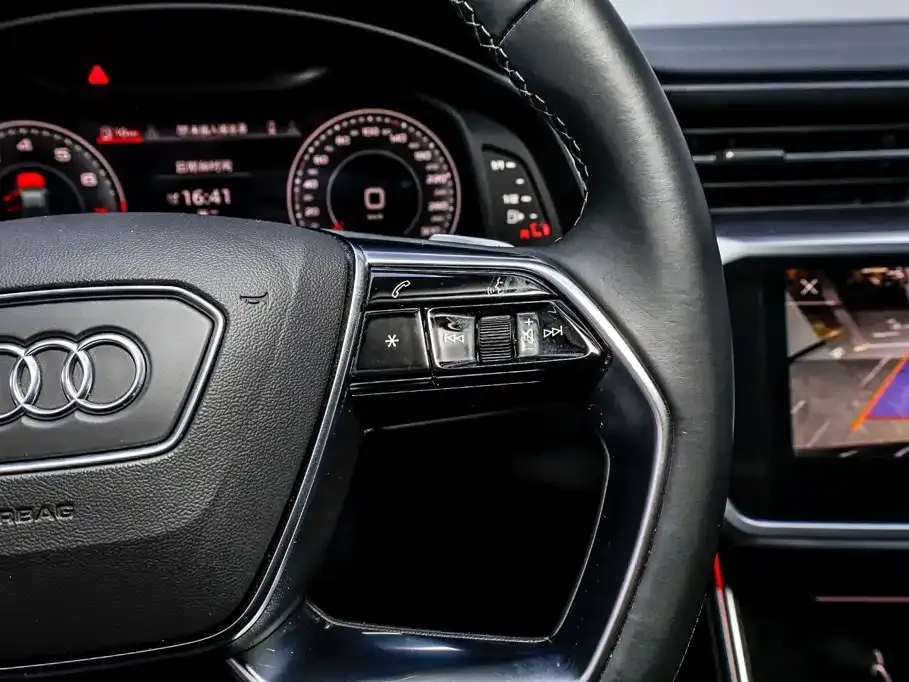Audi A7L — фото 8