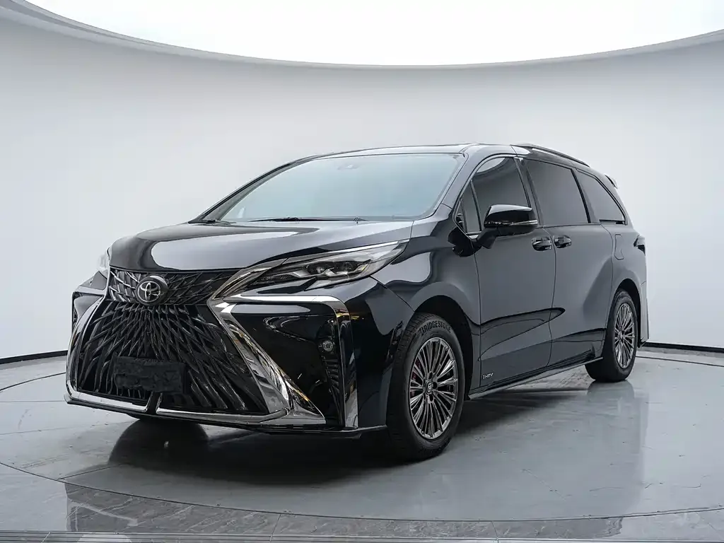 Toyota Sienna — фото 1