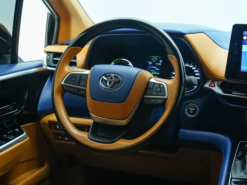Toyota Sienna — фото 3