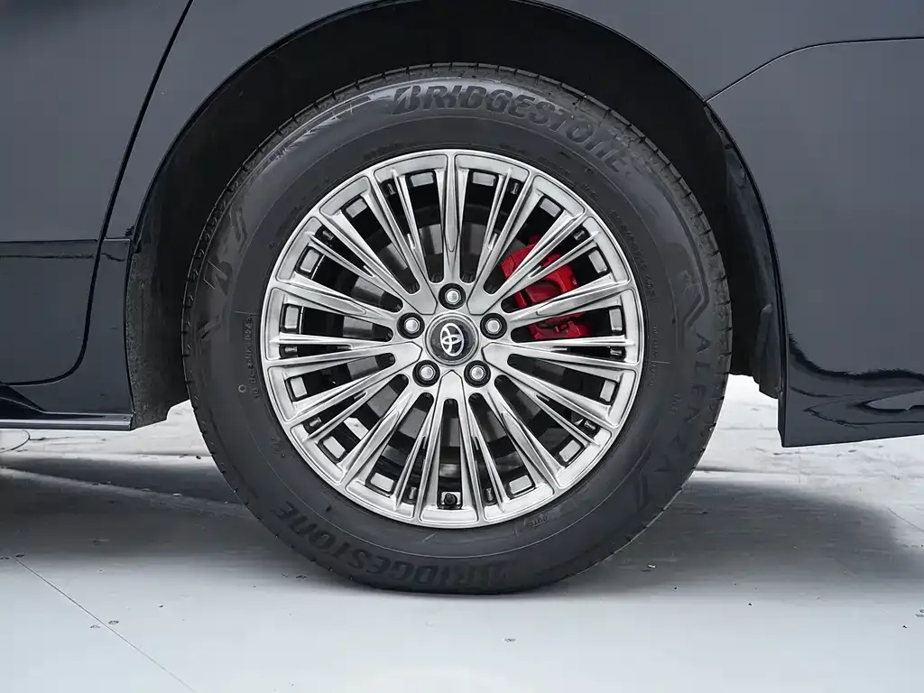 Toyota Sienna — фото 2
