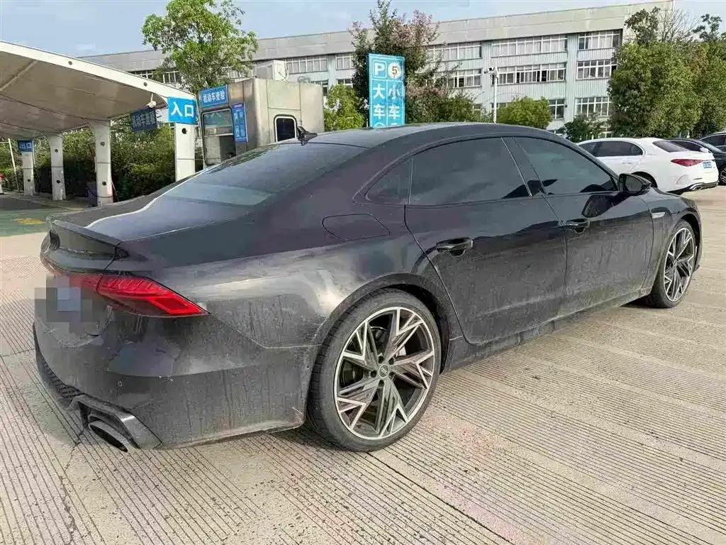 Audi A7L — фото 8