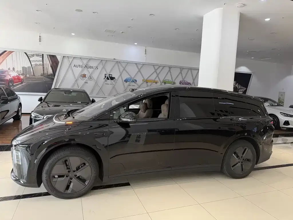 Li Auto Li i8 — фото 3