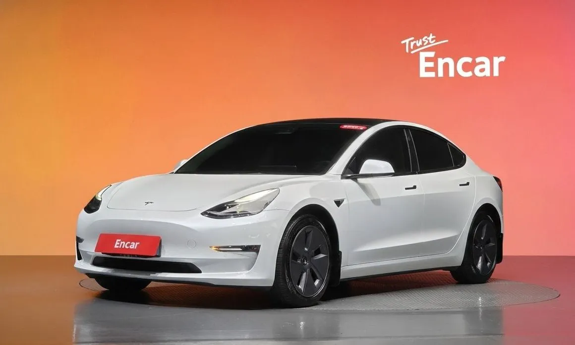 Tesla Model 3 — фото 1