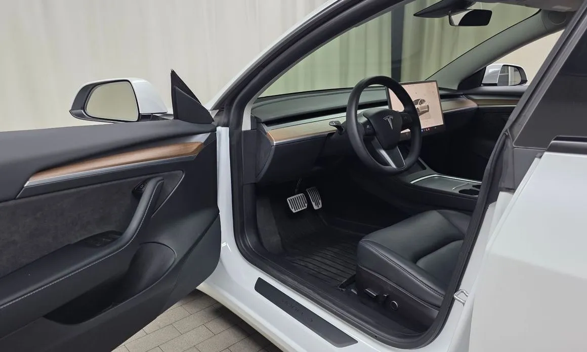 Tesla Model 3 — фото 4