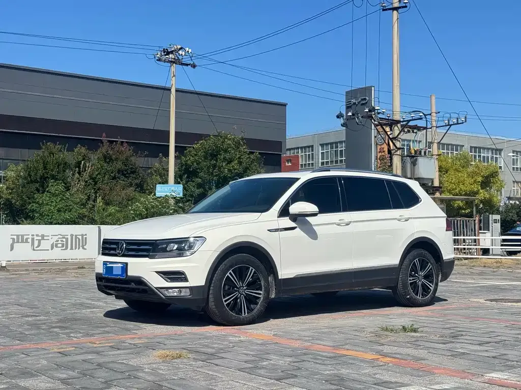 Volkswagen Tiguan L — фото 1