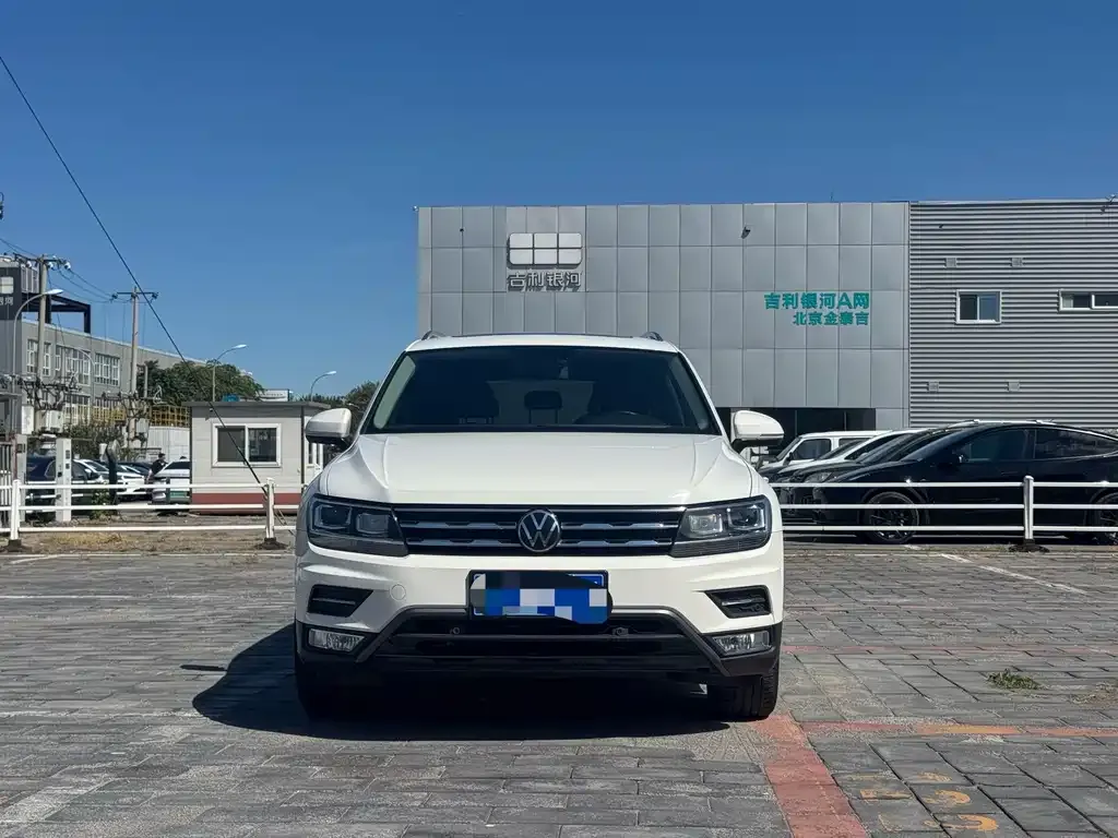 Volkswagen Tiguan L — фото 7