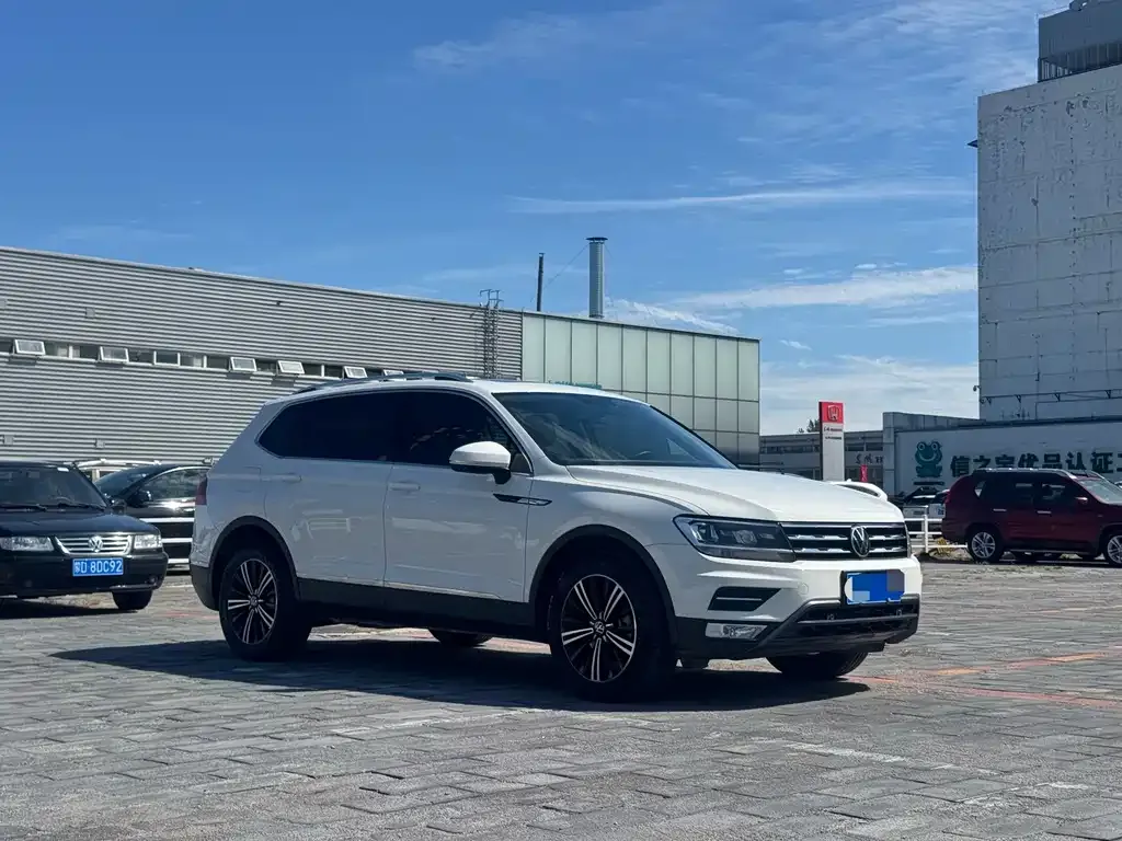 Volkswagen Tiguan L — фото 6