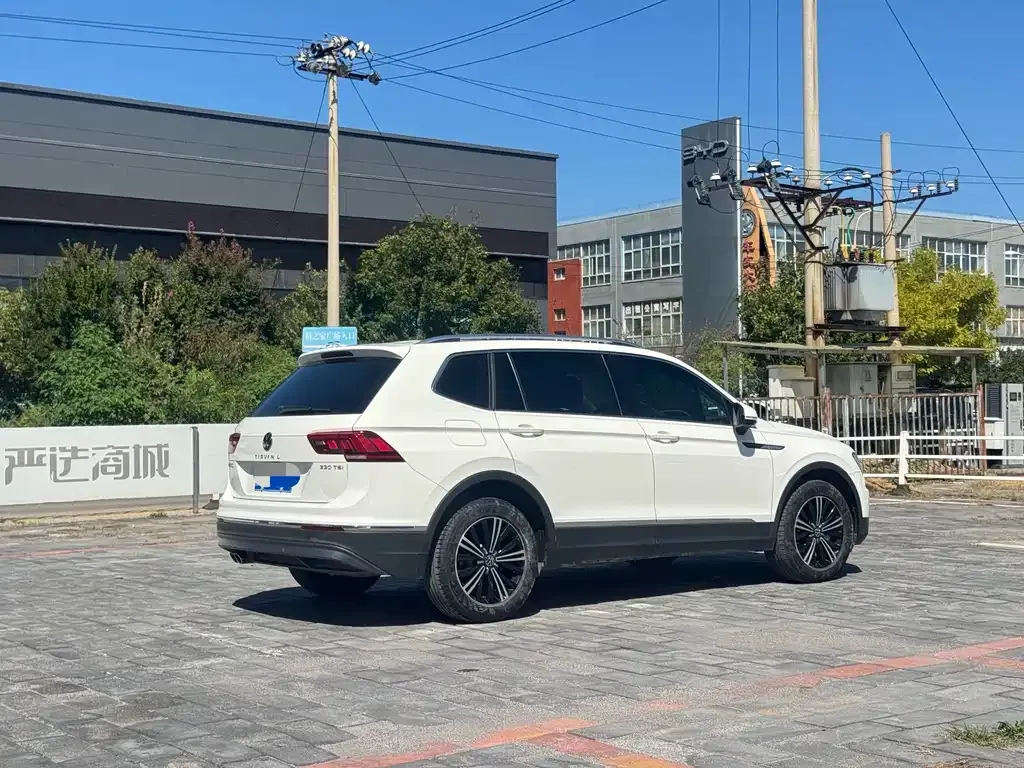 Volkswagen Tiguan L — фото 10