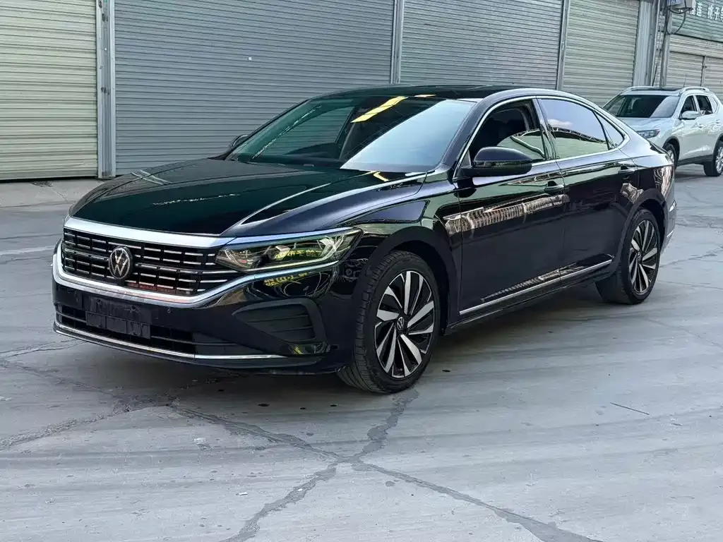Volkswagen Passat — фото 1