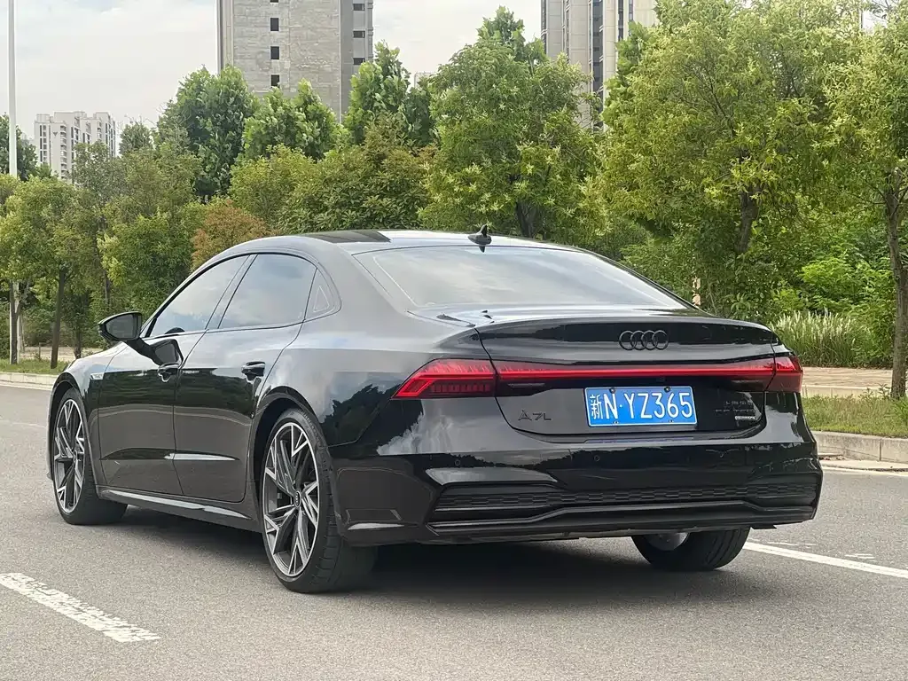 Audi A7L — фото 8
