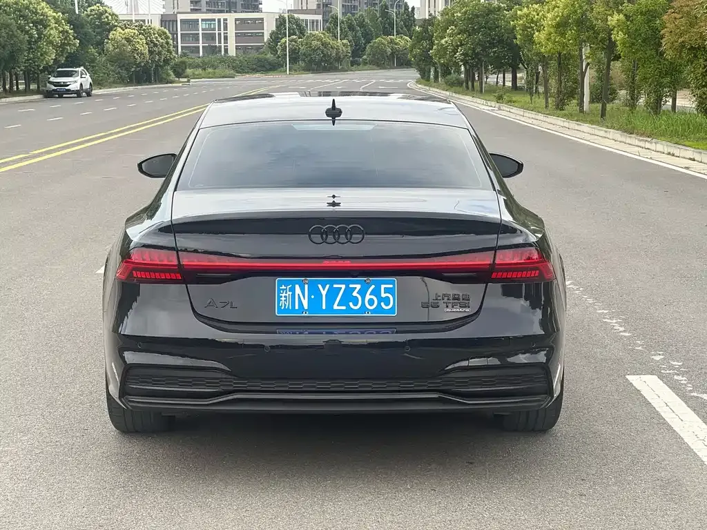 Audi A7L — фото 7