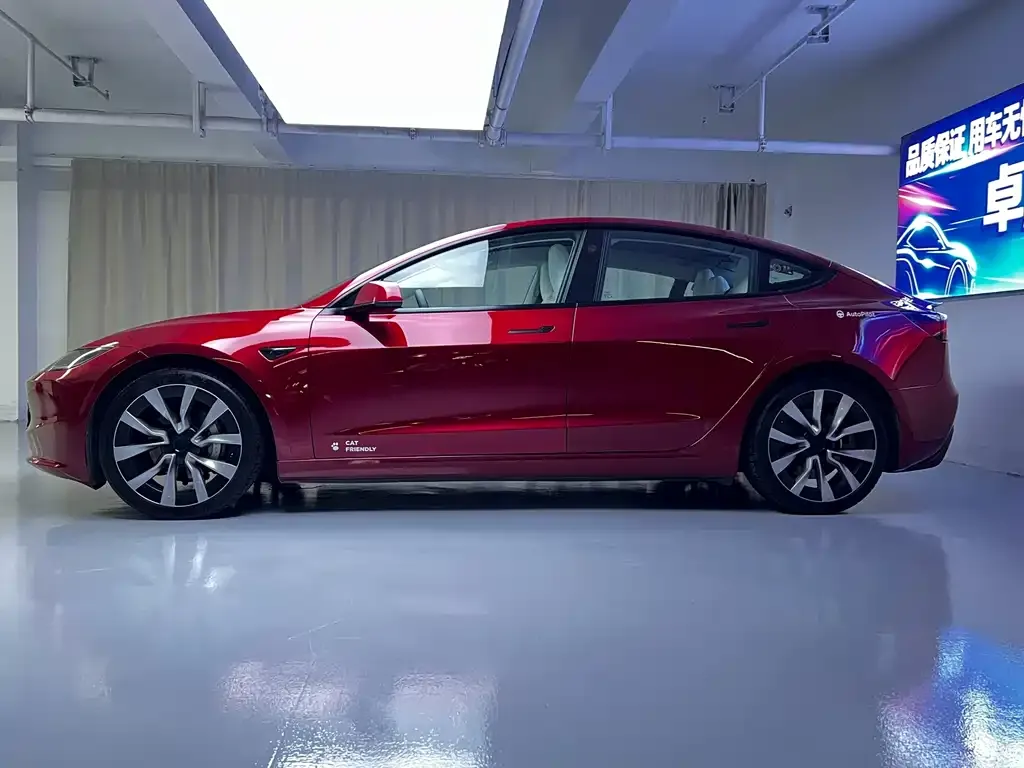 Tesla Model 3 — фото 6