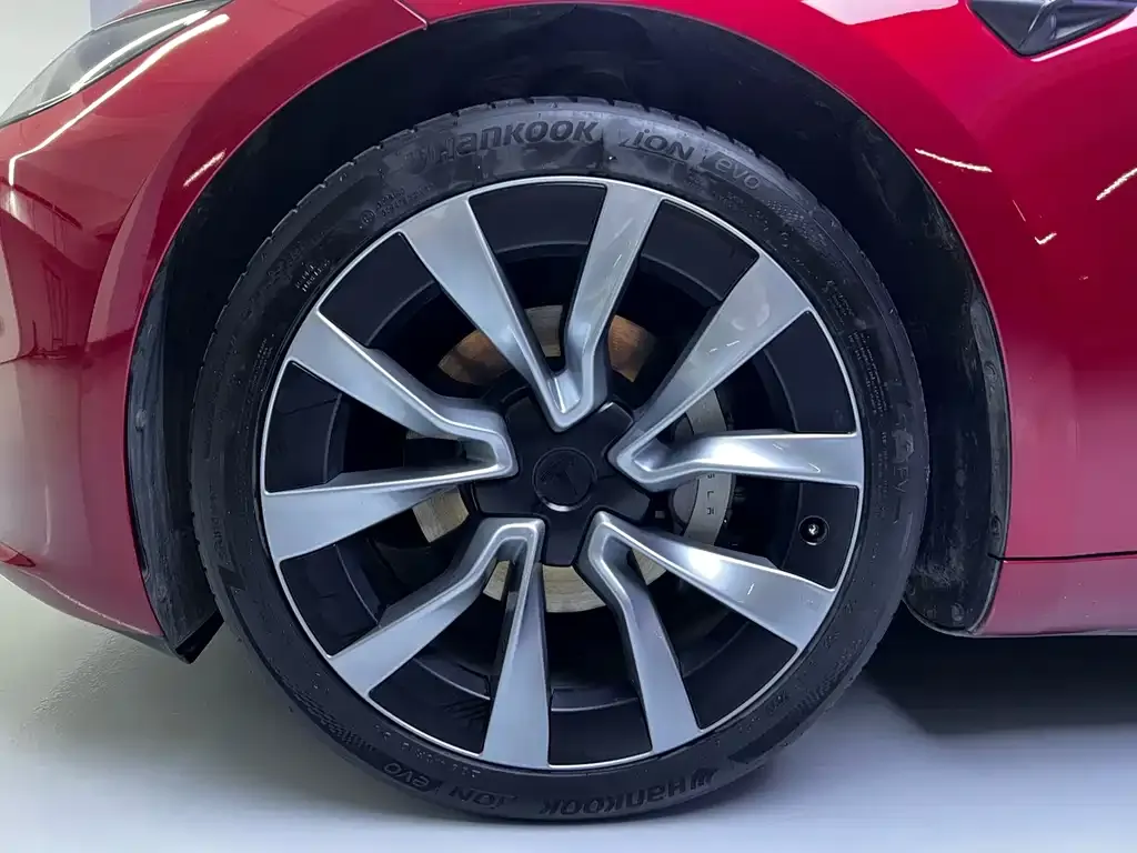 Tesla Model 3 — фото 10