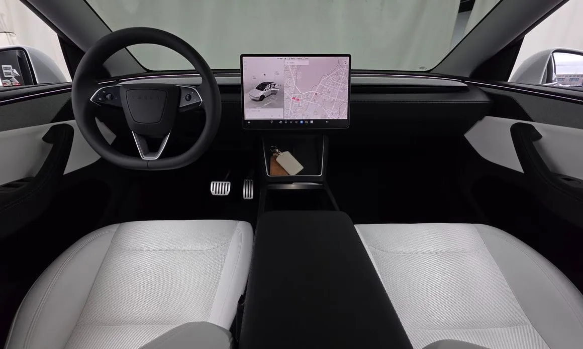 Tesla Model Y — фото 8