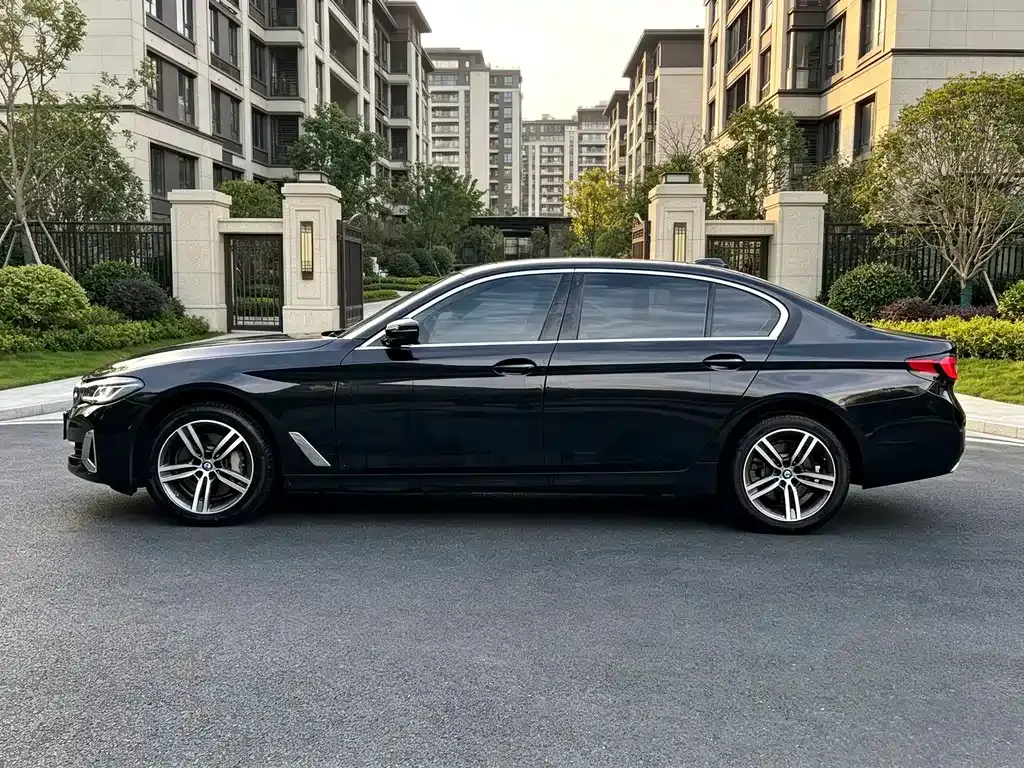 BMW 5 Series — фото 5