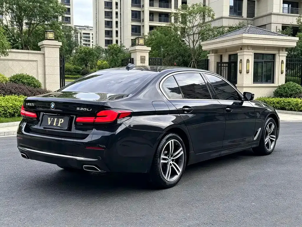BMW 5 Series — фото 9