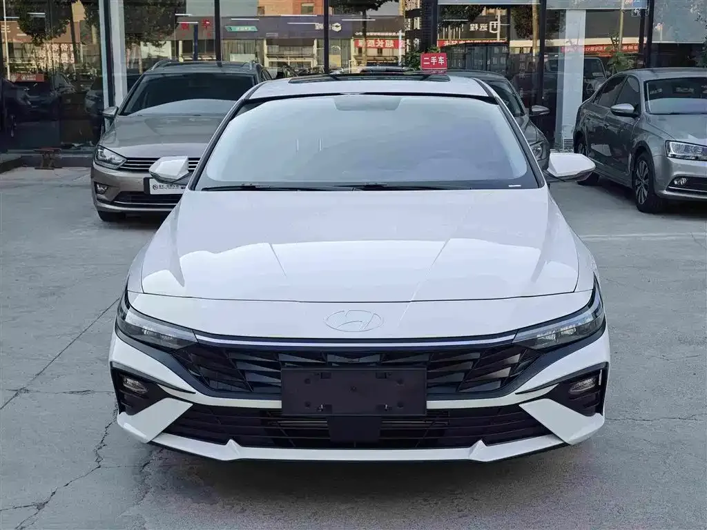 Hyundai Elantra — фото 2