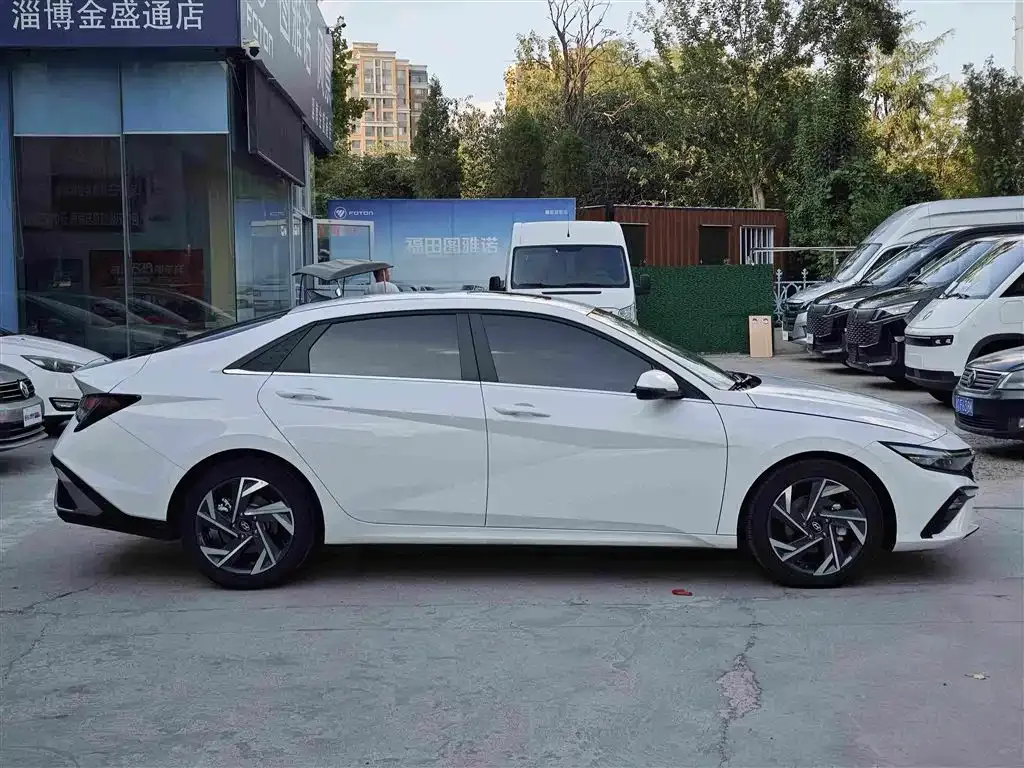 Hyundai Elantra — фото 10