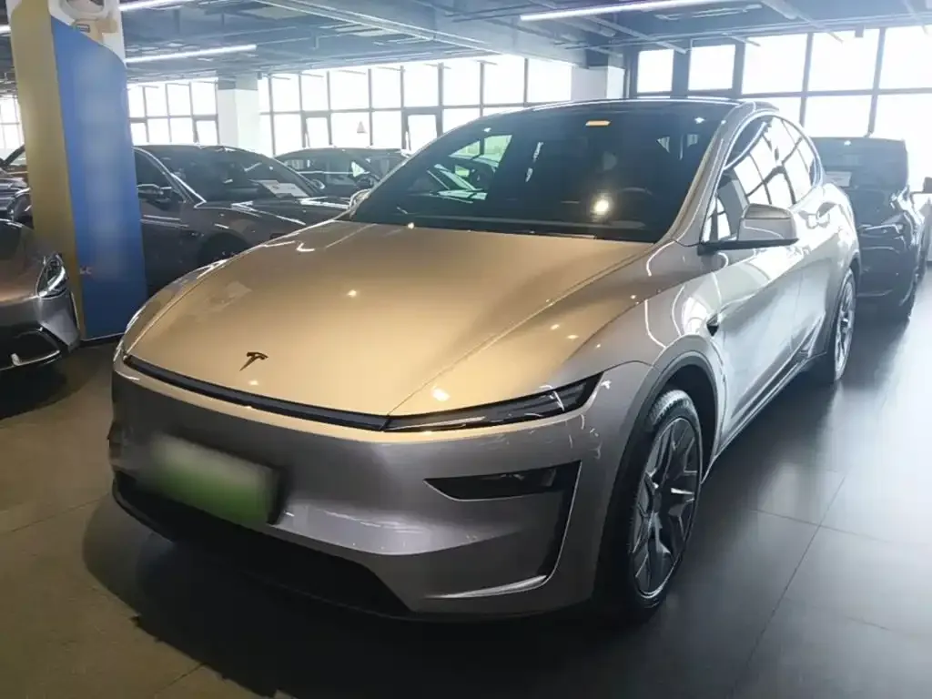 Tesla Model Y L — фото 7